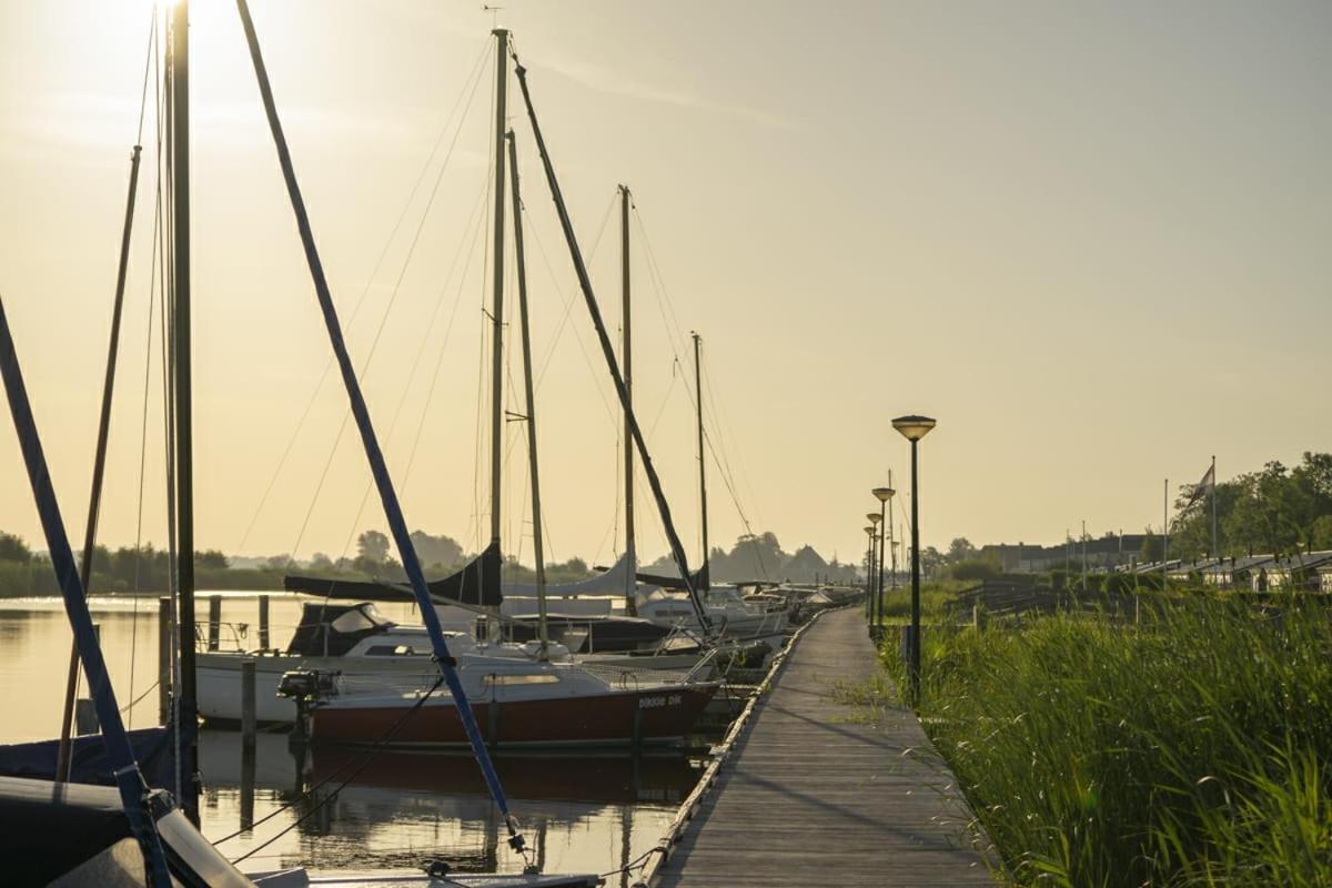 Waterchalet Number 6 Recreationpark Yn'E Lijte Grou Met Ligplaats Boot Villa Exterior foto
