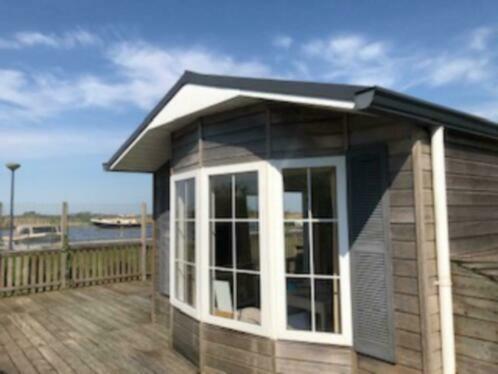 Waterchalet Number 6 Recreationpark Yn'E Lijte Grou Met Ligplaats Boot Villa Exterior foto